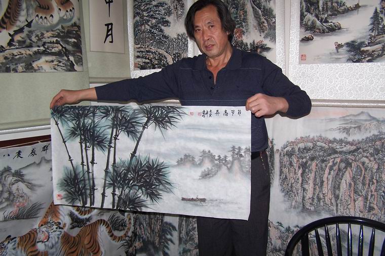李明老師與作品合影