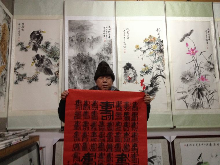 覃連杰老師與本作品的合影